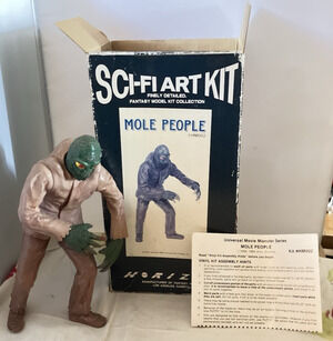 1988 HORIZON SCI-FI ART KIT PLASTIC MODEL MOLE PEOPLE PAINTED w Box